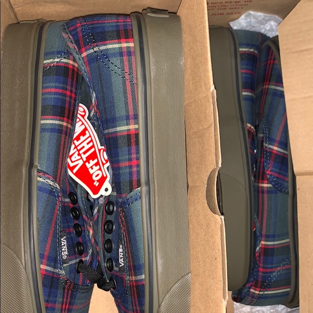 >Ⓜ️AUTHENTIC PLAID BLACK RED GREEN BLUE YELLO CLASSIC TARTAN GUM BRAND NEW VANS - Picture 7 of 15